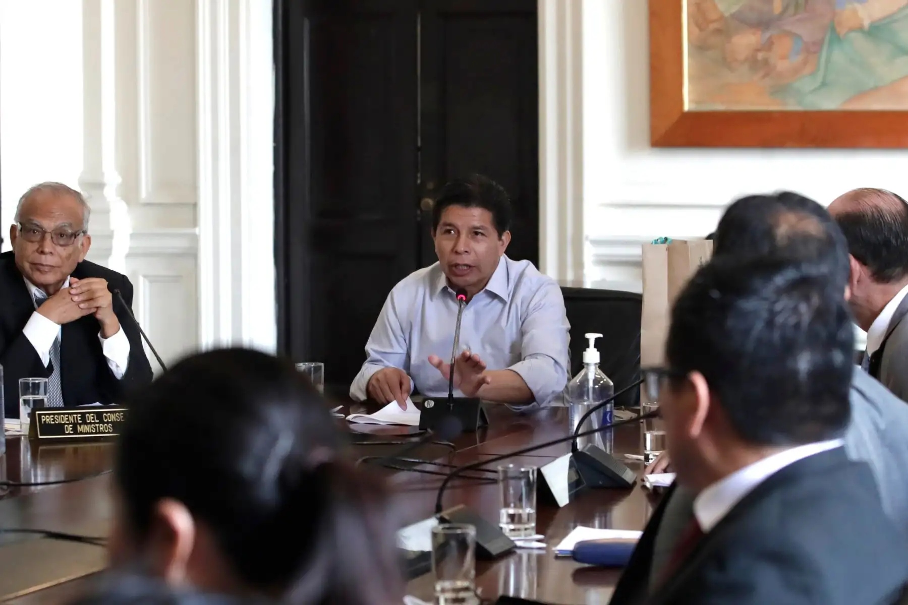 El presidente Pedro Castillo encabeza una sesión extraordinaria del Consejo de Ministros que tiene como agenda evaluar el proyecto de ley de consulta popular sobre una nueva Constitución Política del Perú. Foto: ANDINA/Prensa Presidencia