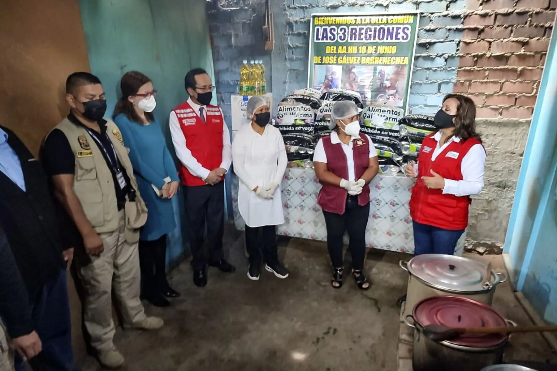 La ministra Dina Boluarte (Midis) participó en la entrega de alimentos de Qali Warma para VMT. Foto: ANDINA/Difusión.