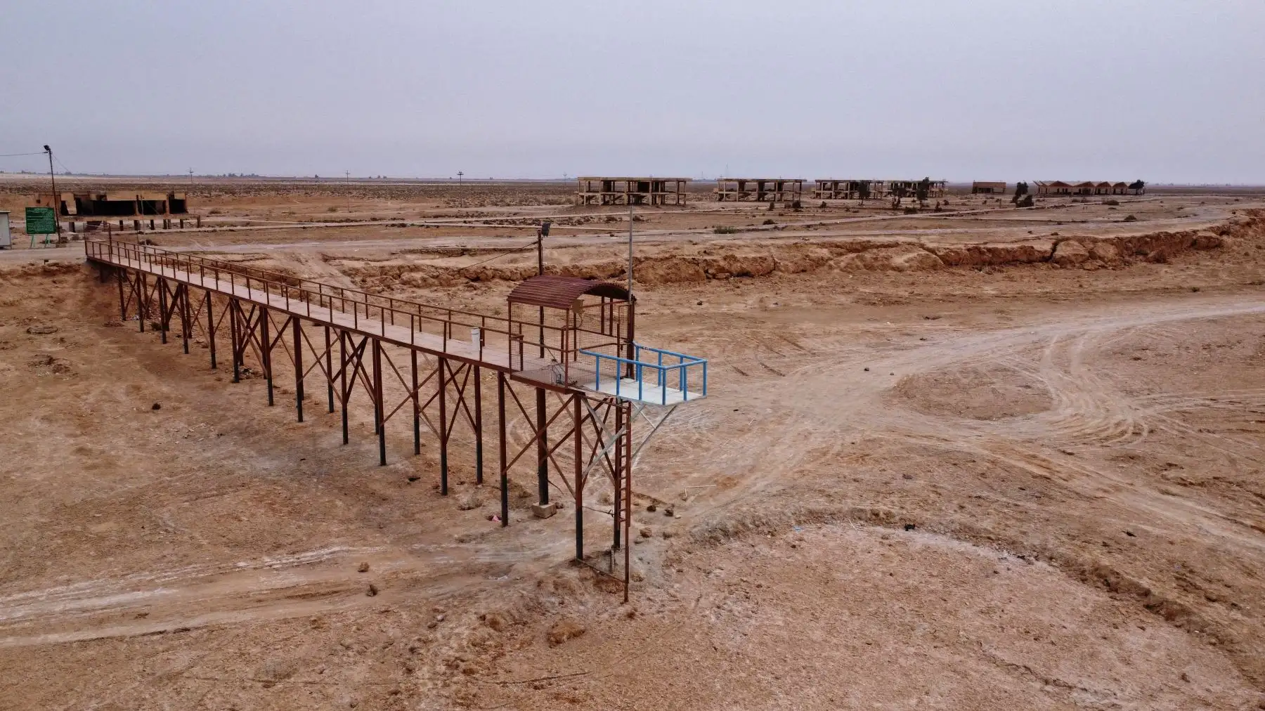 Esta imagen muestra el lago Sawa seco en la provincia de al-Muthanna, en el sur de Irak, el 19 de abril de 2022.
Foto: ANDINA/AFP