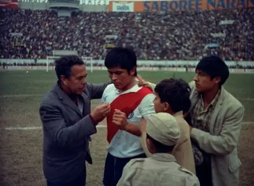 “Cholo”: Versión restaurada de la película sobre Hugo Sotil se estrena en cines.