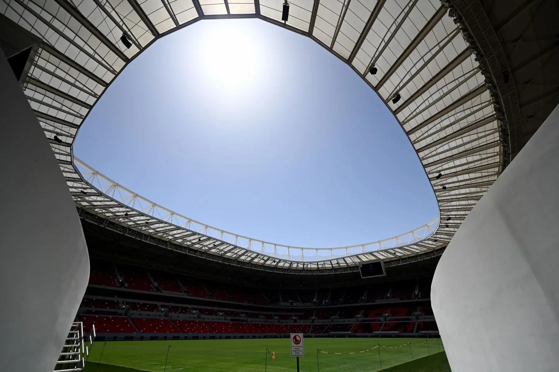 Interiores del estadio Ahmad Bin Ali en la ciudad qatarí de Ar-Rayyan, donde la selección peruana de fútbol disputará el repechaje intercontinental el próximo 13 de junio, ante el representante de la Confederación Asiática de Fútbol. Foto: AFP