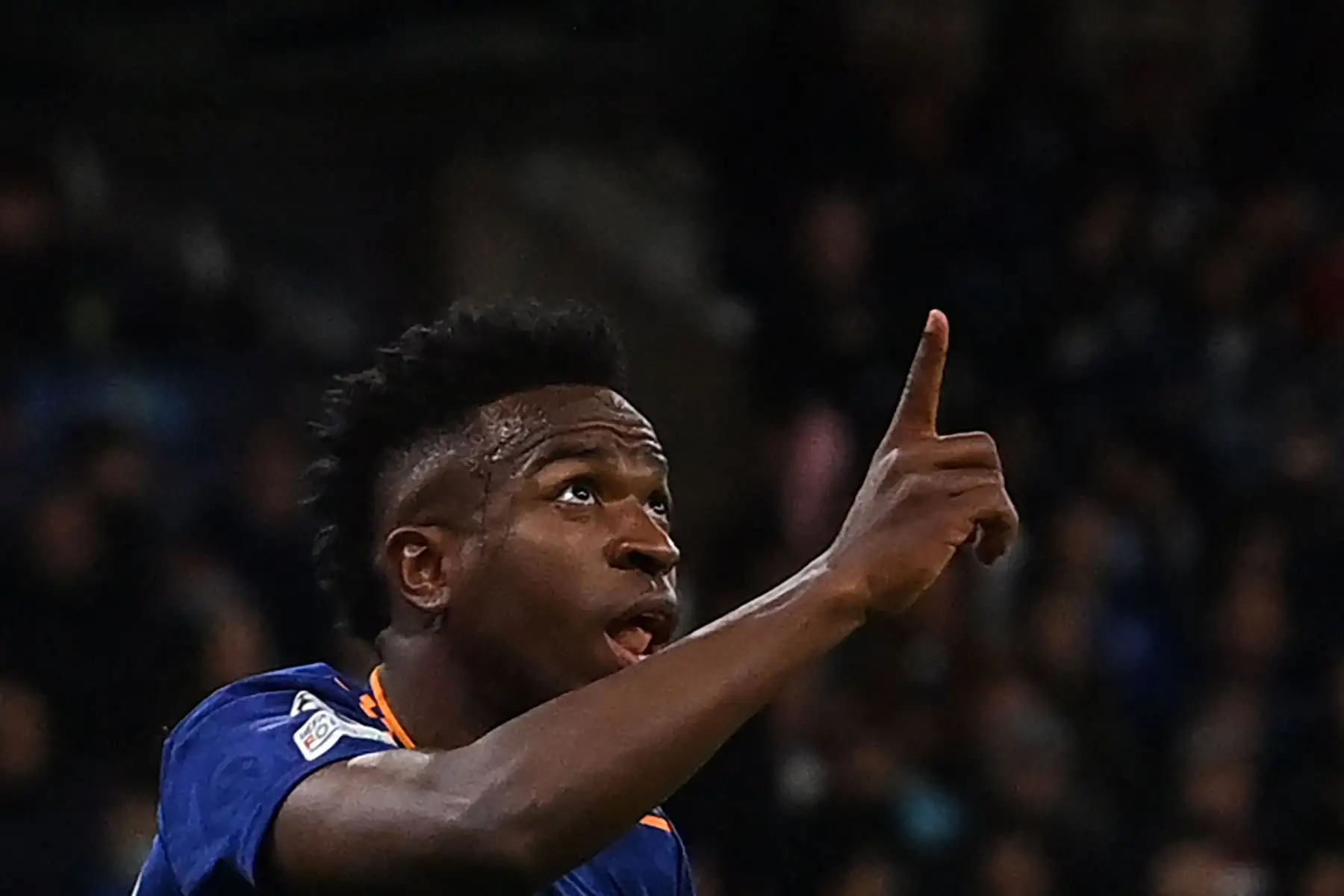 El delantero brasileño del Real Madrid, Vinicius Junior, celebra después de marcar el segundo gol de su equipo durante el partido de ida de la semifinal de la Liga de Campeones de la UEFA entre el Manchester City y el Real Madrid.
Foto: AFP