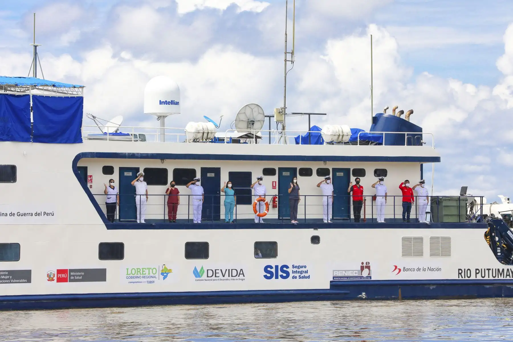 La ministra de Desarrollo e Inclusión Social, Dina Boluarte Zegarra, presidió en la ciudad de Iquitos la ceremonia simbólica de despegue de dos hidroaviones de la FAP que acercarán atenciones del Estado que contribuyan a la mejora de la calidad de vida de familias en condición de vulnerabilidad. 
Foto: ANDINA/MIDIS