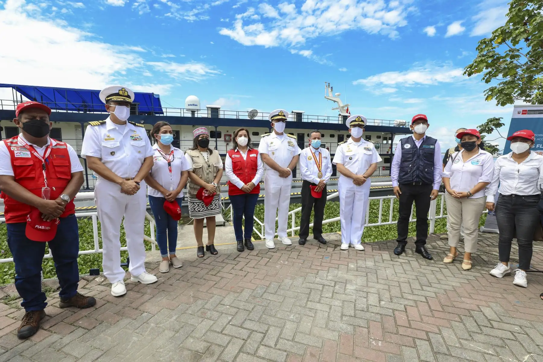 La ministra de Desarrollo e Inclusión Social, Dina Boluarte Zegarra, presidió en la ciudad de Iquitos la ceremonia simbólica de despegue de dos hidroaviones de la FAP que acercarán atenciones del Estado que contribuyan a la mejora de la calidad de vida de familias en condición de vulnerabilidad. 
Foto: ANDINA/MIDIS