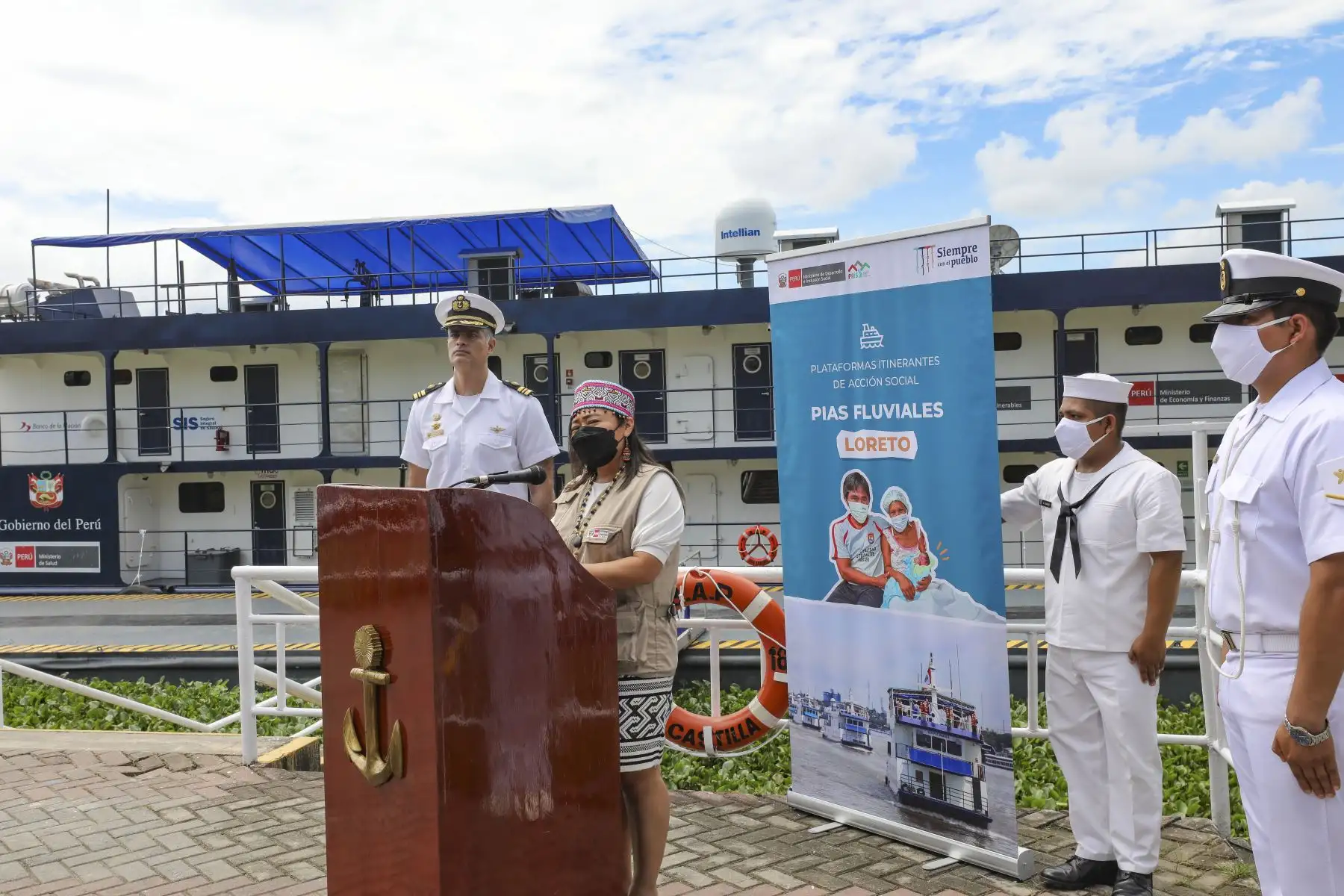 La ministra de Desarrollo e Inclusión Social, Dina Boluarte Zegarra, presidió en la ciudad de Iquitos la ceremonia simbólica de despegue de dos hidroaviones de la FAP que acercarán atenciones del Estado que contribuyan a la mejora de la calidad de vida de familias en condición de vulnerabilidad. 
Foto: ANDINA/MIDIS