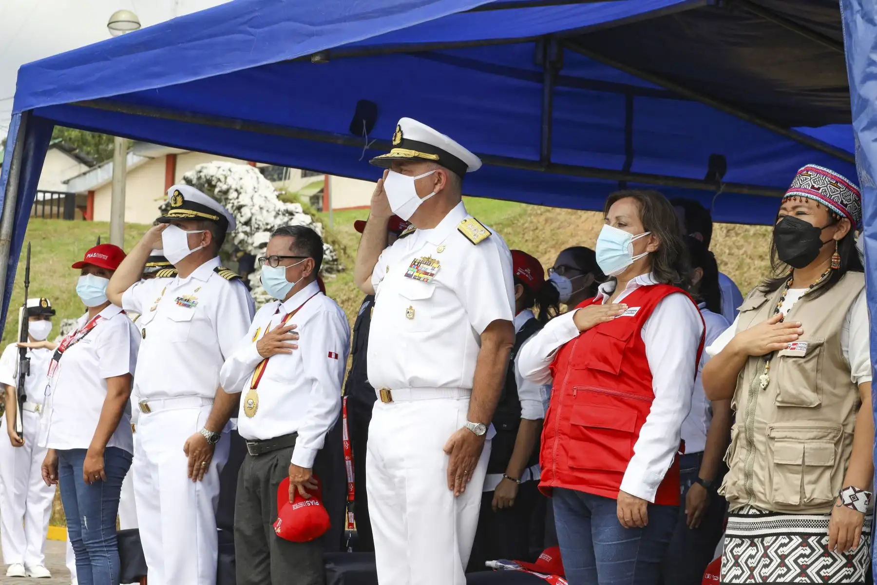 La ministra de Desarrollo e Inclusión Social, Dina Boluarte Zegarra, presidió en la ciudad de Iquitos la ceremonia simbólica de despegue de dos hidroaviones de la FAP que acercarán atenciones del Estado que contribuyan a la mejora de la calidad de vida de familias en condición de vulnerabilidad. 
Foto: ANDINA/MIDIS