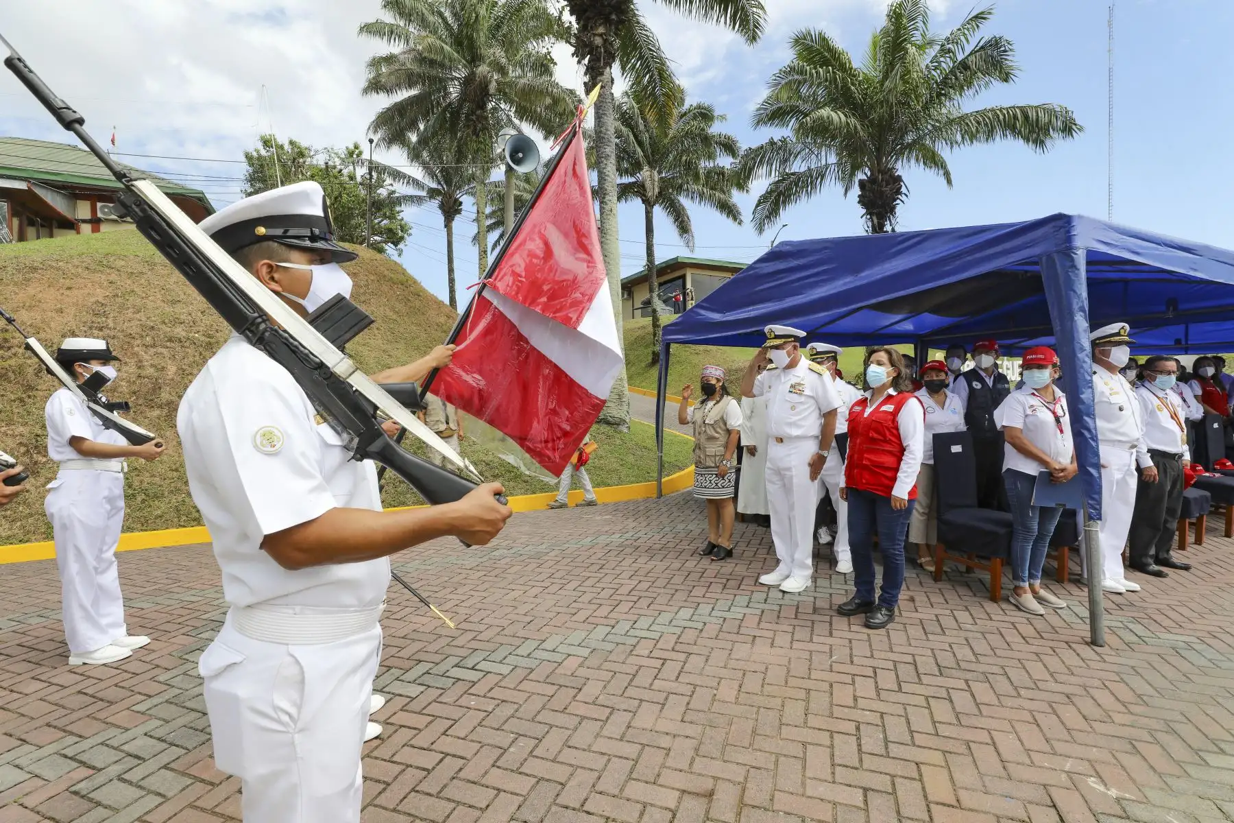 La ministra de Desarrollo e Inclusión Social, Dina Boluarte Zegarra, presidió en la ciudad de Iquitos la ceremonia simbólica de despegue de dos hidroaviones de la FAP que acercarán atenciones del Estado que contribuyan a la mejora de la calidad de vida de familias en condición de vulnerabilidad. 
Foto: ANDINA/MIDIS