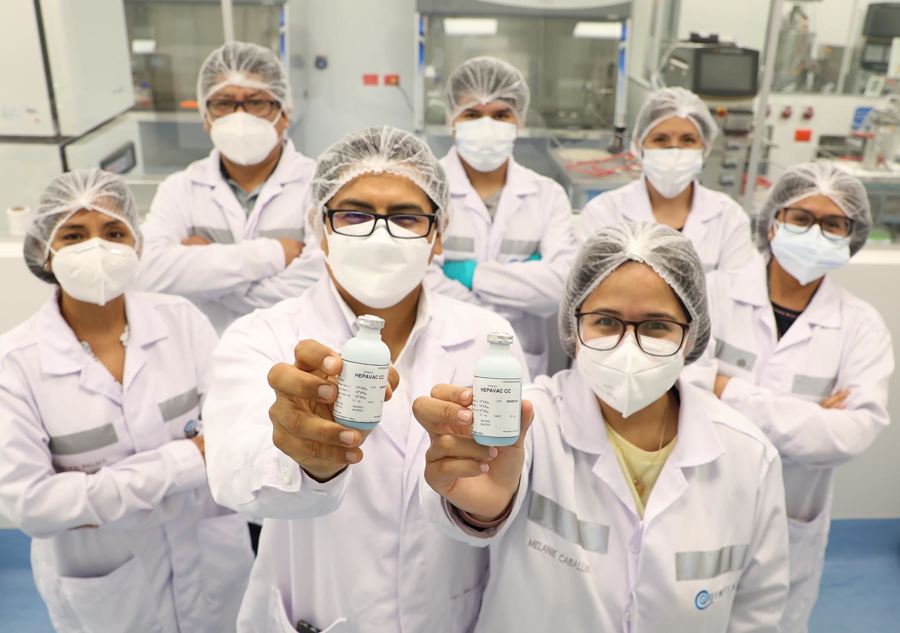 Científicos peruanos desarrollan vacunas para prevenir enfermedades aviares