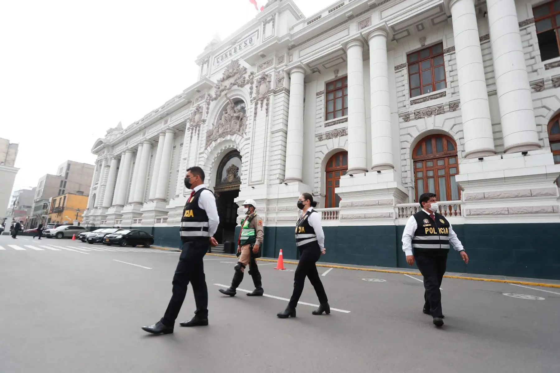 La aspirante a colaboradora eficaz Karelim López, llegó a la sede del Legislativo para declarar ante la Comisión de Fiscalización, resguardada por un fuerte contingente policial.
Foto: ANDINA/Renato Pajuelo