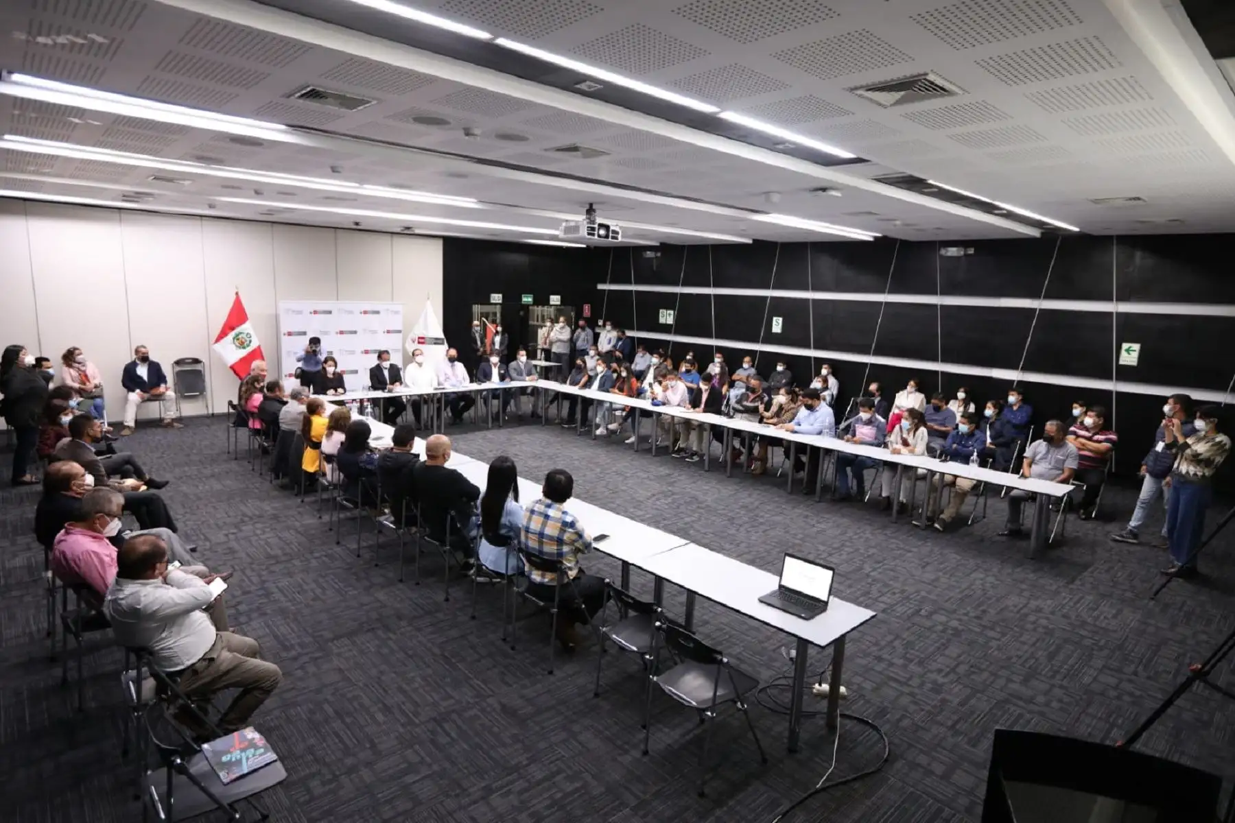 Reunión con empresarios de Gamarra.