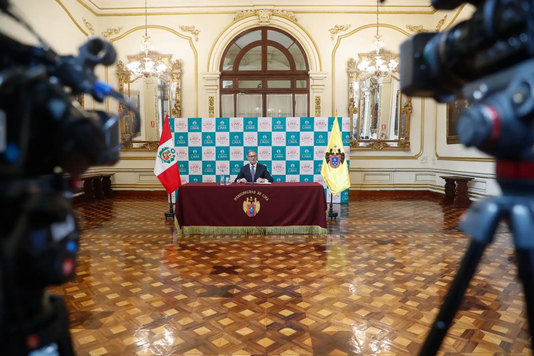 El alcalde de Lima, Jorge Muñoz se pronuncia en conferencia de prensa por la decisión del Jurado Nacional de Elecciones que dispuso declarar fundada la apelación de vacancia presentada contra la autoridad municipal. 
Foto: ANDINA/ Renato Pajuelo