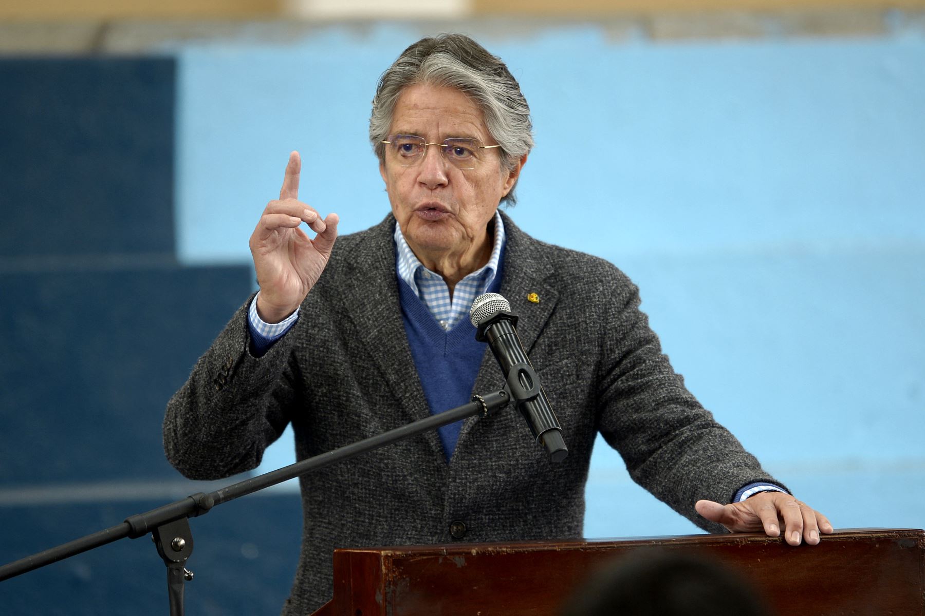 Lasso pide renuncia a su gabinete al cumplir primer año de gobierno en Ecuador