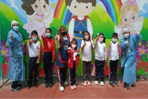 Los menores que acudan a vacunarse participarán del sorteo de peluches “Vacunín”.
