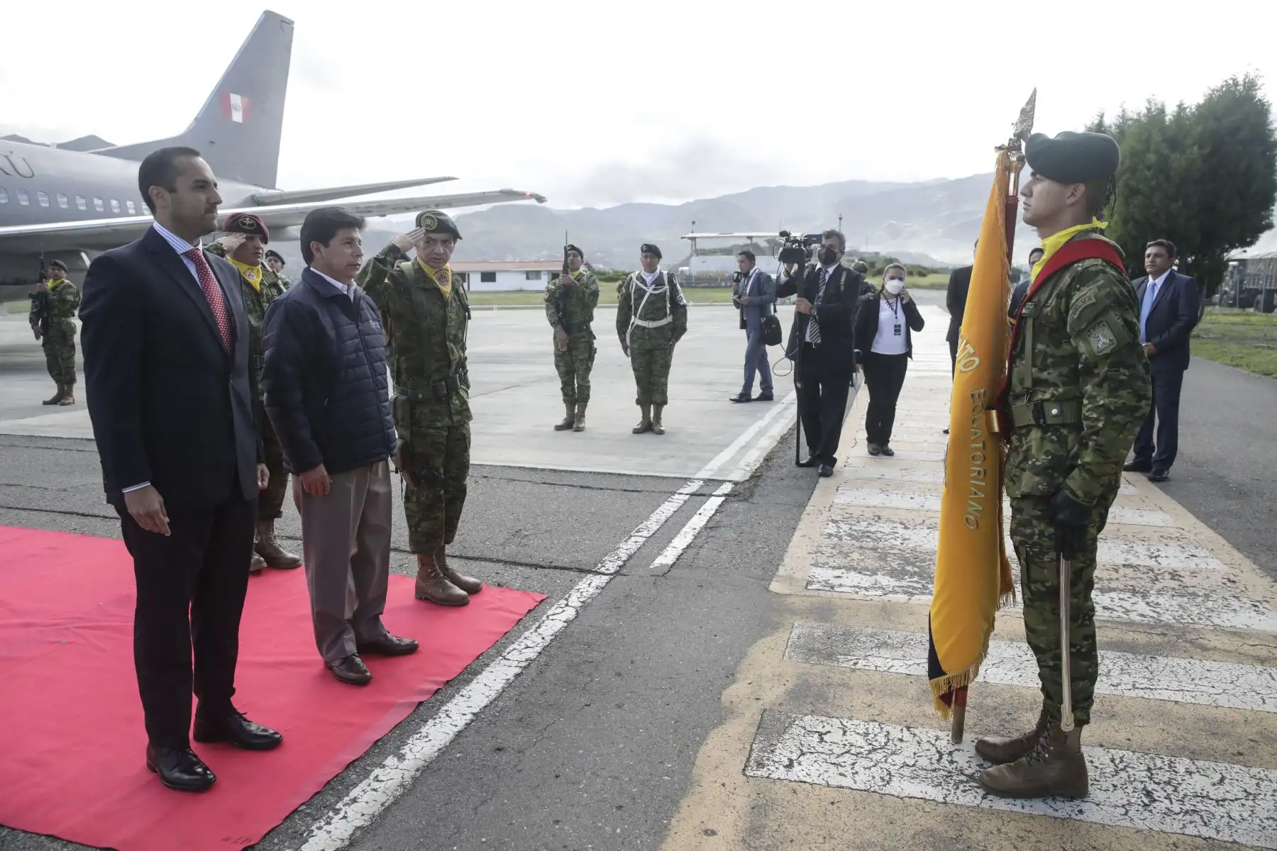 Presidente Pedro Castillo llega a la ciudad ecuatoriana de Loja para el Encuentro Presidencial y XIV Gabinete Binacional Ecuador-Perú. Foto: ANDINA/ Prensa Presidencia