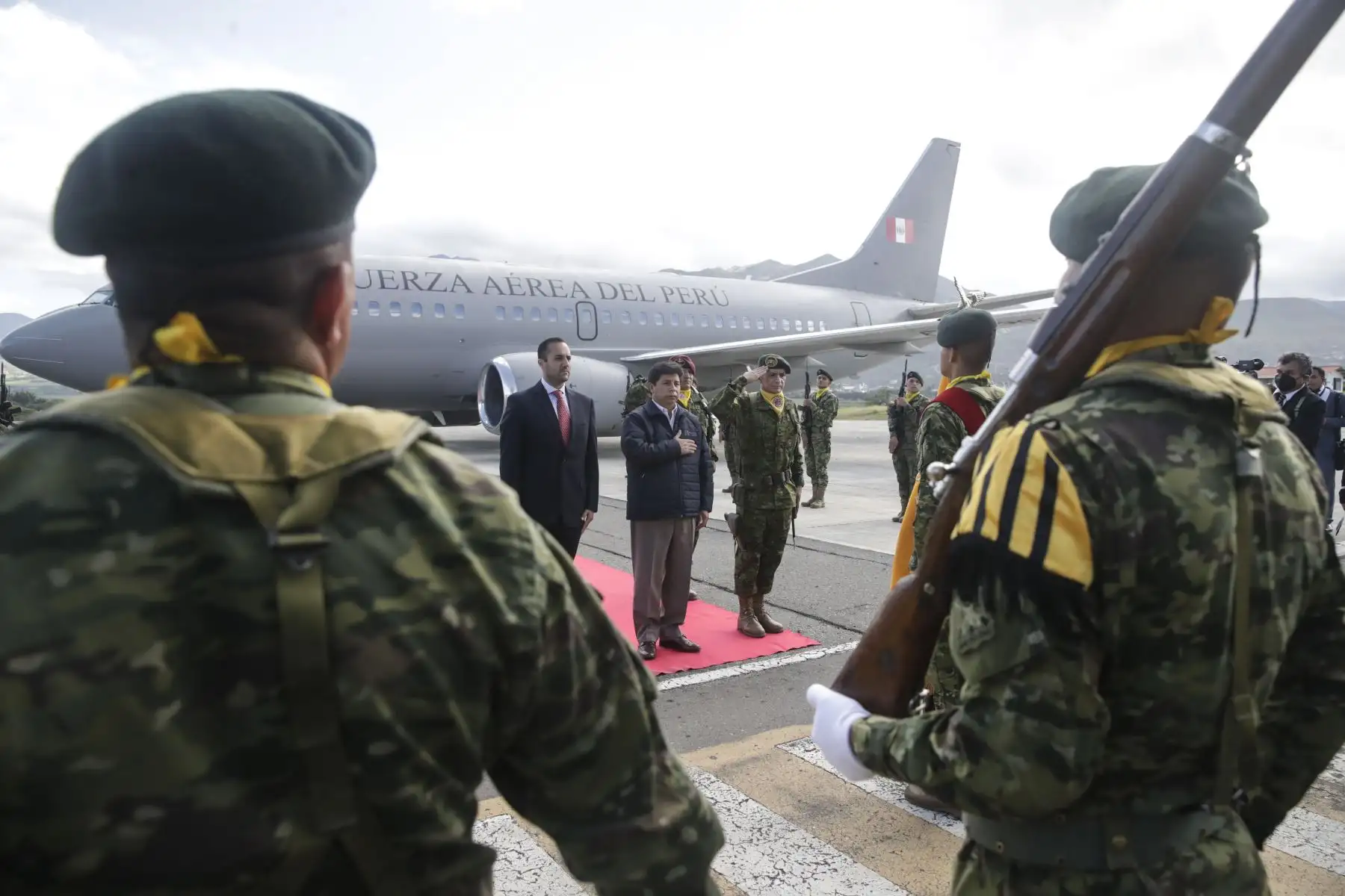 Presidente Pedro Castillo llega a la ciudad ecuatoriana de Loja para el Encuentro Presidencial y XIV Gabinete Binacional Ecuador-Perú. Foto: ANDINA/ Prensa Presidencia