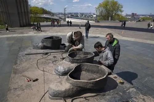 Alcalde de Kiev ordena destruir monumento símbolo de amistad con Rusia