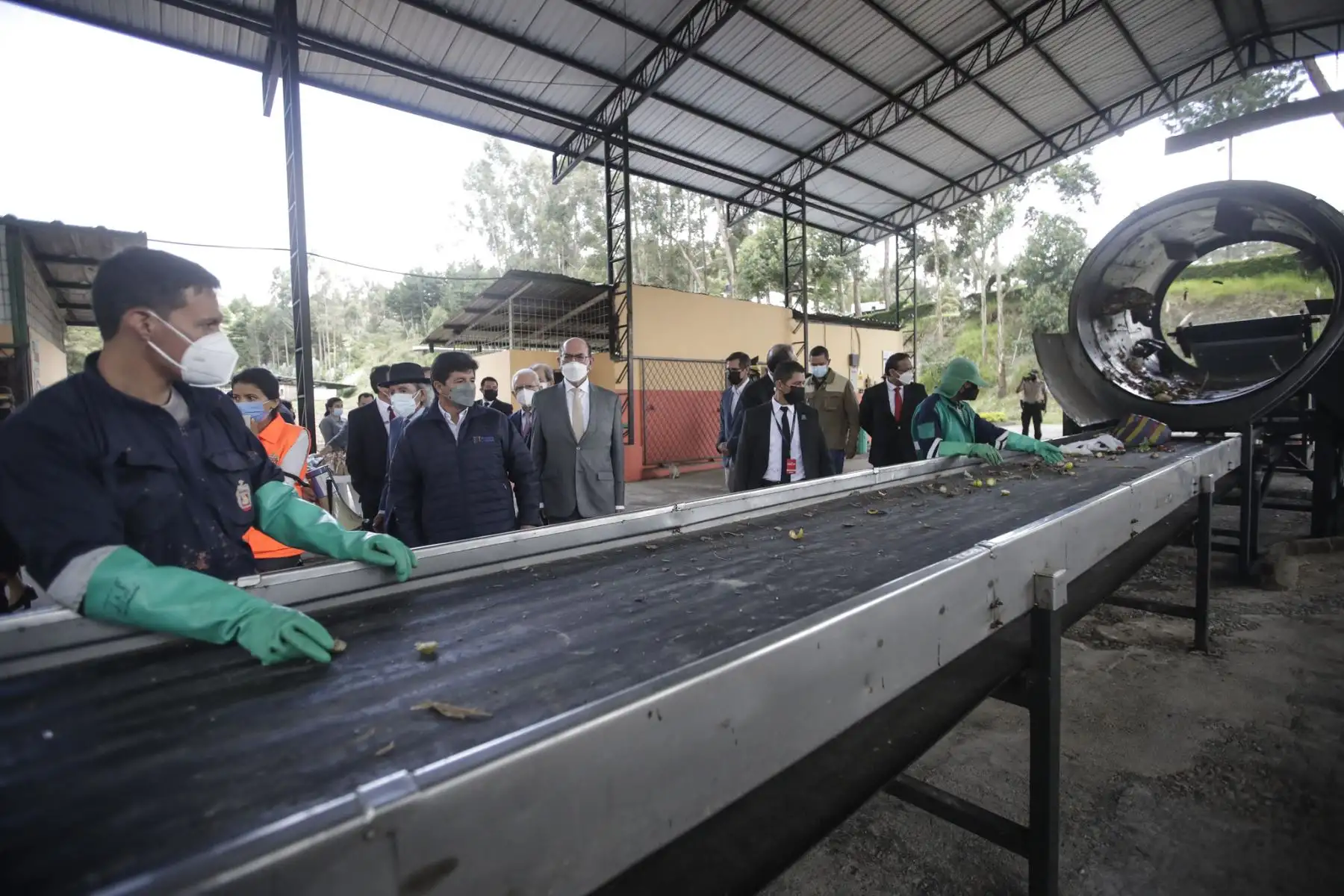 Presidente Pedro Castillo, visita el Centro Integral de Gestión de Residuos Sólidos en Loja, Ecuador. Foto: ANDINA/Prensa Presidencia