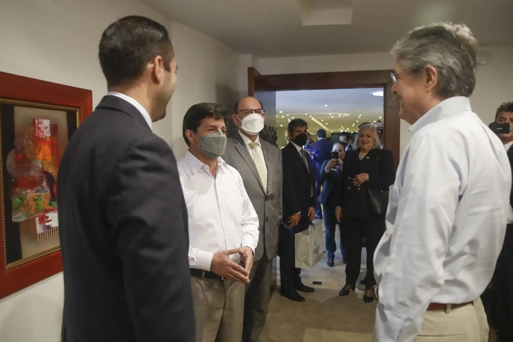 Presidente Pedro Castillo se reúne con su homólogo ecuatoriano Guillermo Lasso, en el hotel Sonesta de Loja. Foto: ANDINA/ Prensa Presidencia