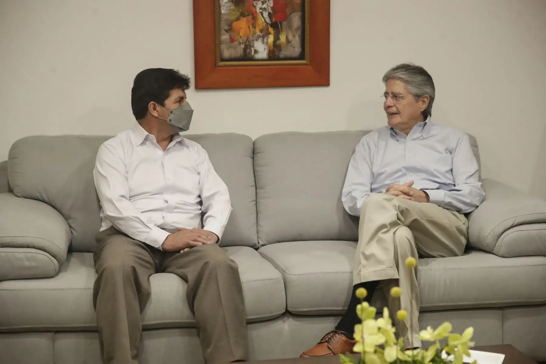 Presidente Pedro Castillo se reúne con su homólogo ecuatoriano Guillermo Lasso, en el hotel Sonesta de Loja. Foto: ANDINA/ Prensa Presidencia