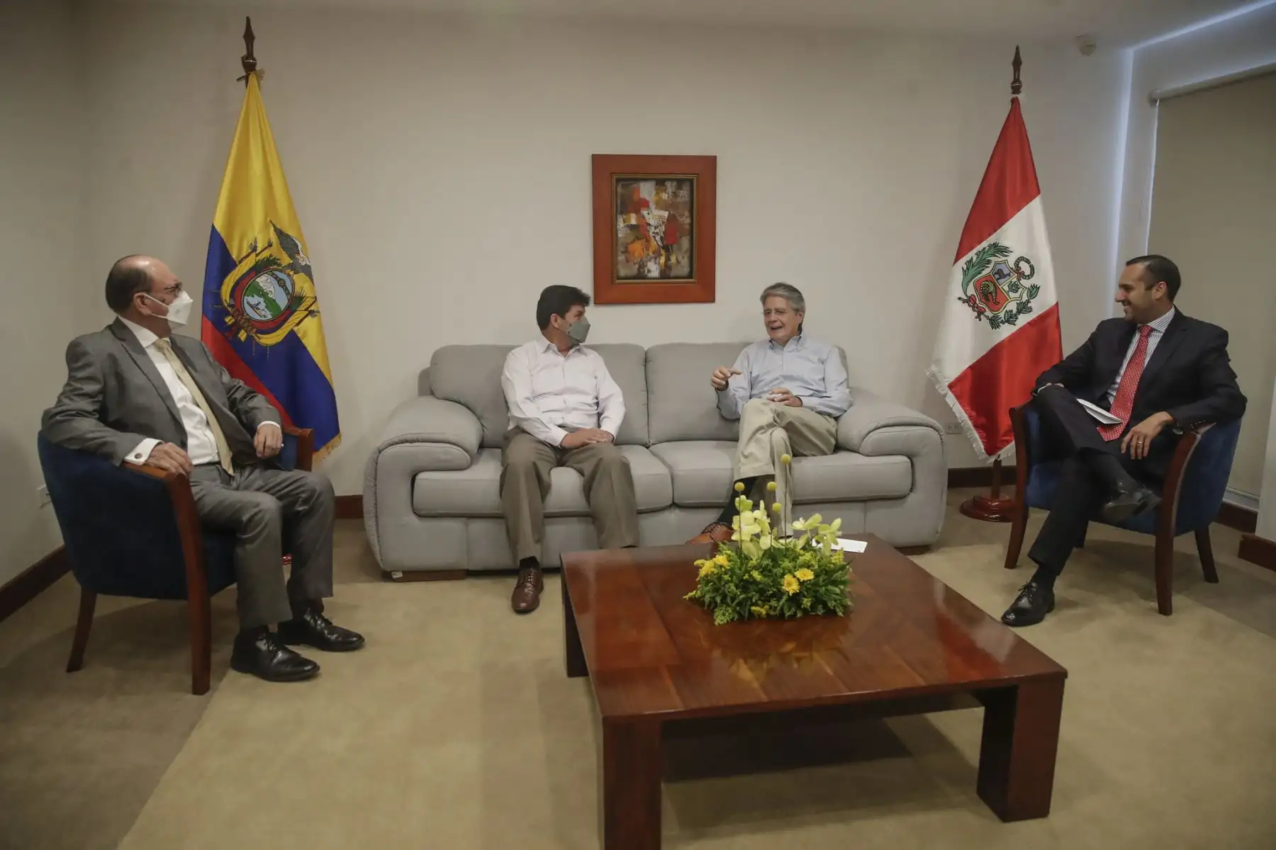 Presidente Pedro Castillo se reúne con su homólogo ecuatoriano Guillermo Lasso, en el hotel Sonesta de Loja. Foto: ANDINA/ Prensa Presidencia
