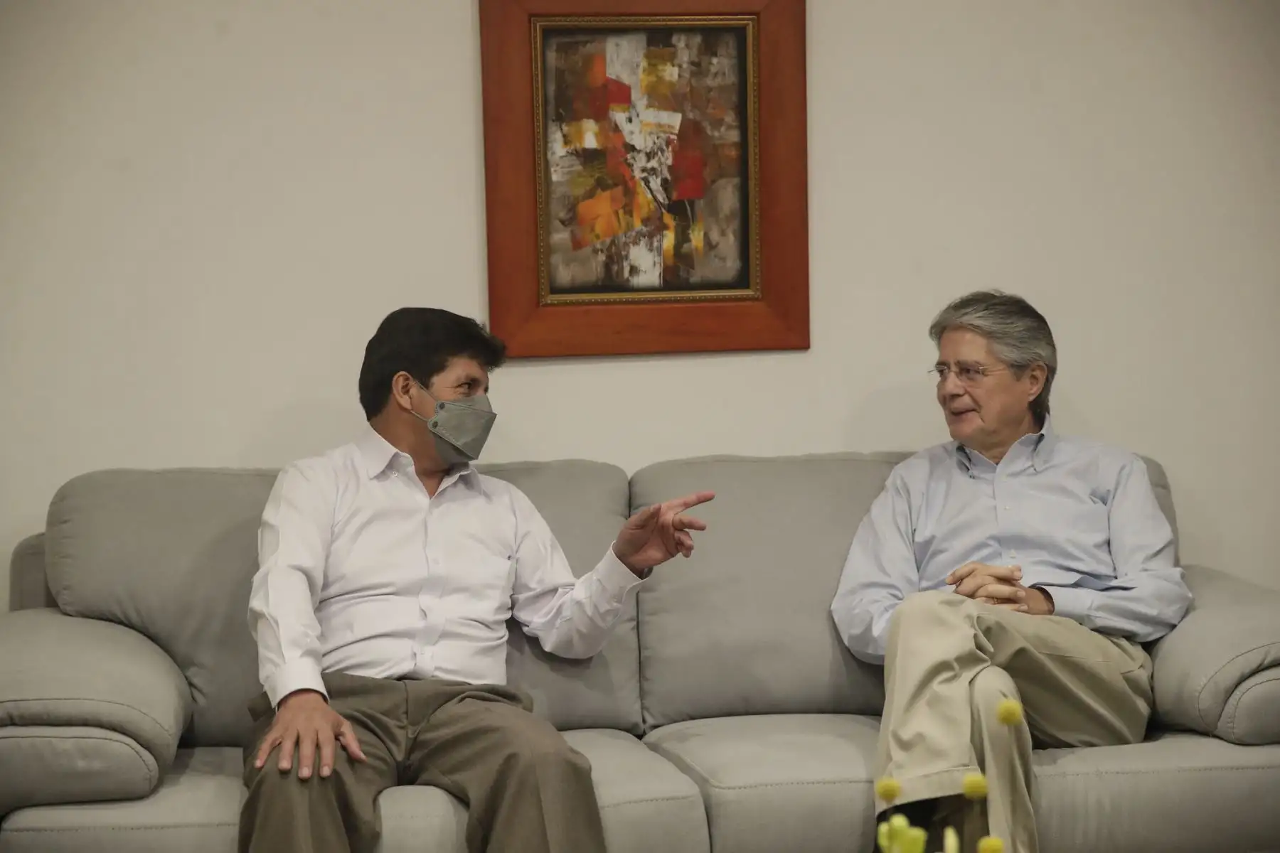 Presidente Pedro Castillo se reúne con su homólogo ecuatoriano Guillermo Lasso, en el hotel Sonesta de Loja. Foto: ANDINA/ Prensa Presidencia