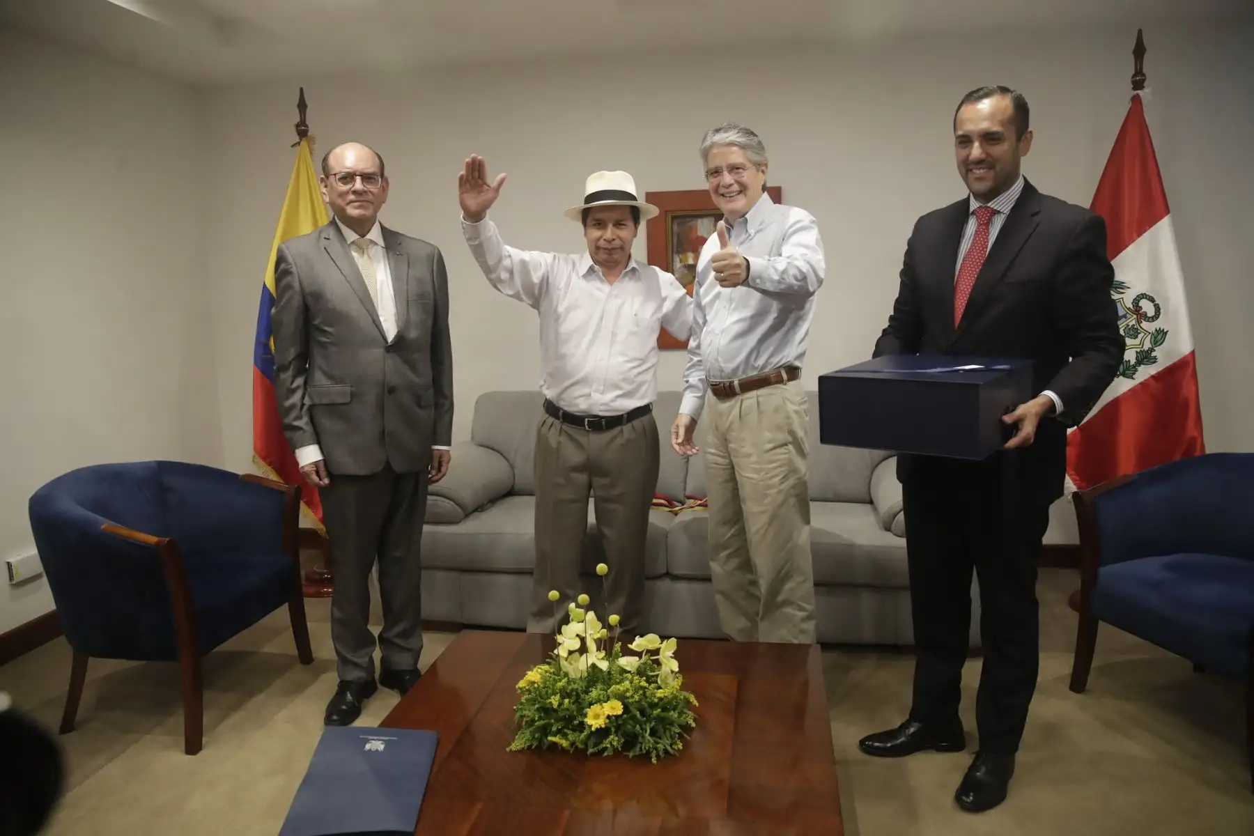Presidente Pedro Castillo se reúne con su homólogo ecuatoriano Guillermo Lasso, en el hotel Sonesta de Loja. Foto: ANDINA/ Prensa Presidencia
