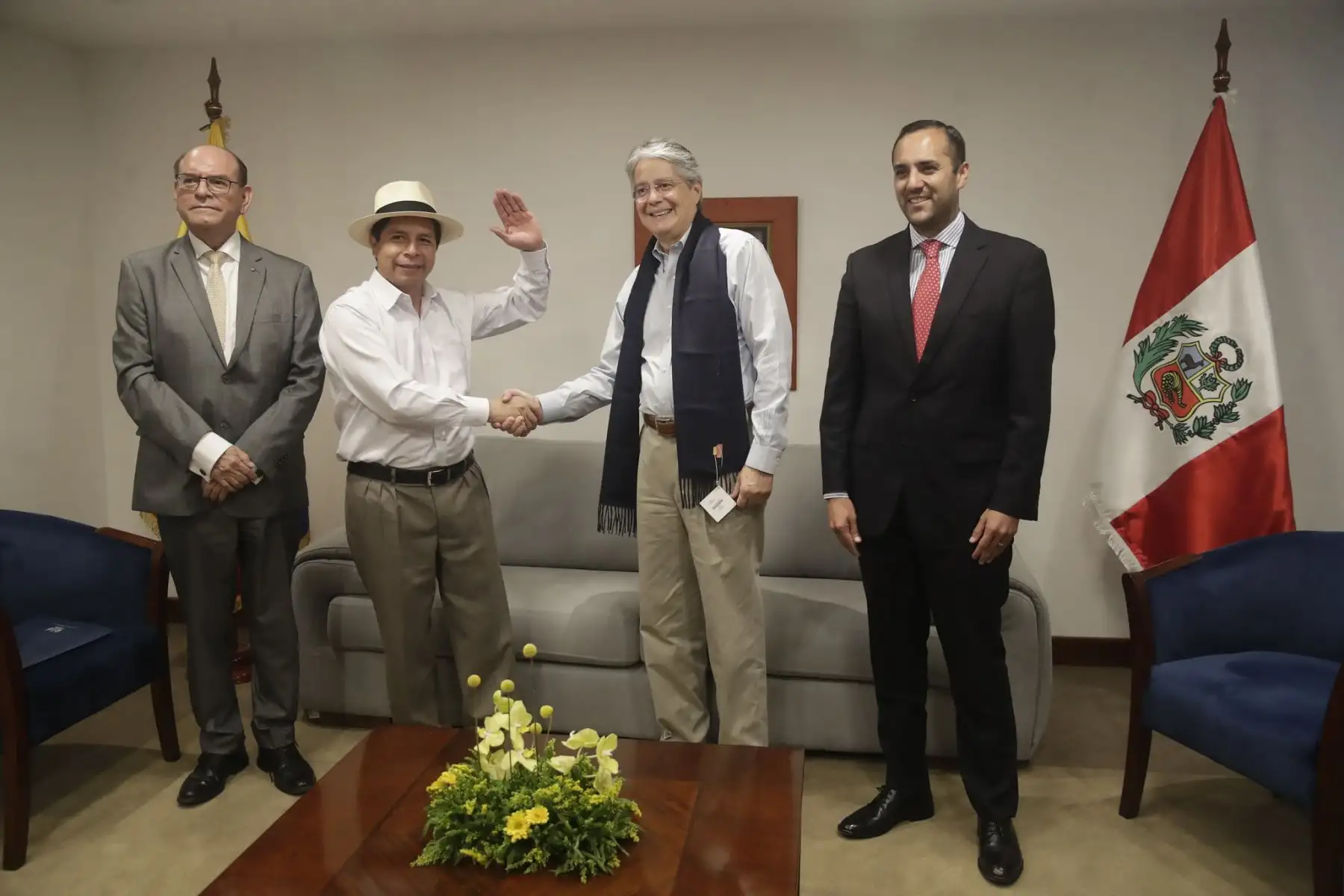 Presidente Pedro Castillo se reúne con su homólogo ecuatoriano Guillermo Lasso, en el hotel Sonesta de Loja. Foto: ANDINA/ Prensa Presidencia