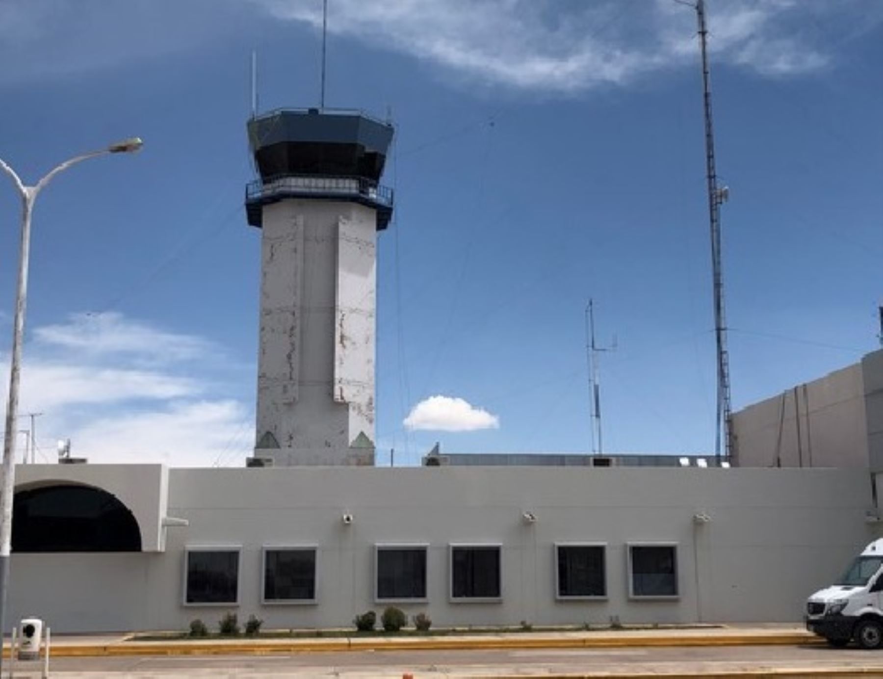 Gremio de empresas turísticas cuestiona cierre del aeropuerto de Juliaca