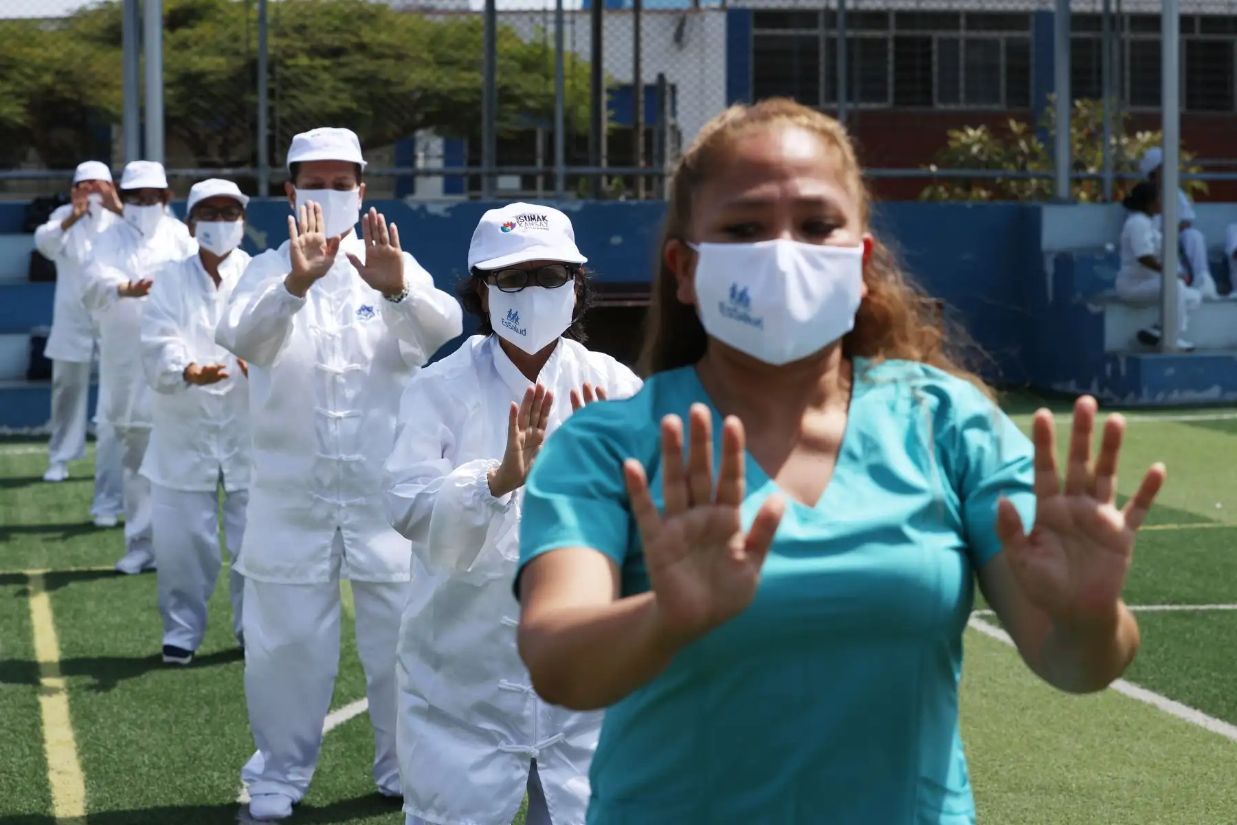 EsSalud enseña a reducir el estrés y ansiedad con milenaria práctica oriental, el tai chi, que con movimientos relajantes y armoniosos brindan beneficios para la salud. Los talleres de tai chi se dan en 67 establecimientos de EsSalud a nivel nacional.  Foto: ANDINA/Melina Mejía