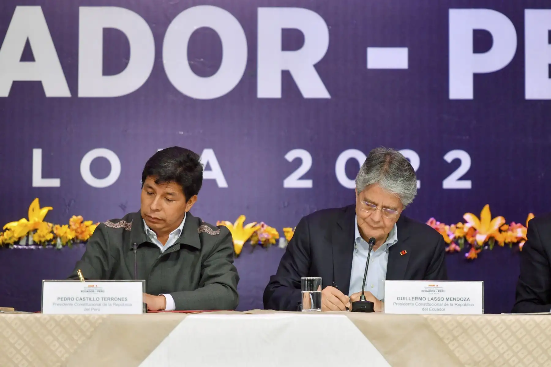 El presidente Pedro Castillo y su homólogo de Ecuador, Guillermo Lasso, suscribieron una declaración conjunta con la cual concluyó el Encuentro Presidencial y XIV Gabinete Binacional en la ciudad ecuatoriana de Loja.
Foto: ANDINA/Presidencia Perú