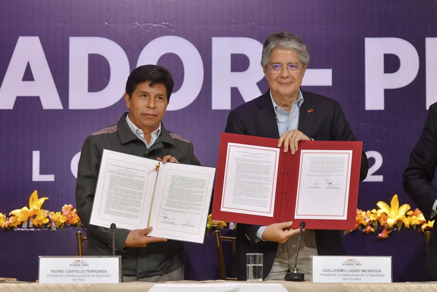 El presidente Pedro Castillo y su homólogo de Ecuador, Guillermo Lasso, suscribieron una declaración conjunta con la cual concluyó el Encuentro Presidencial y XIV Gabinete Binacional en la ciudad ecuatoriana de Loja.
Foto: ANDINA/Presidencia Perú