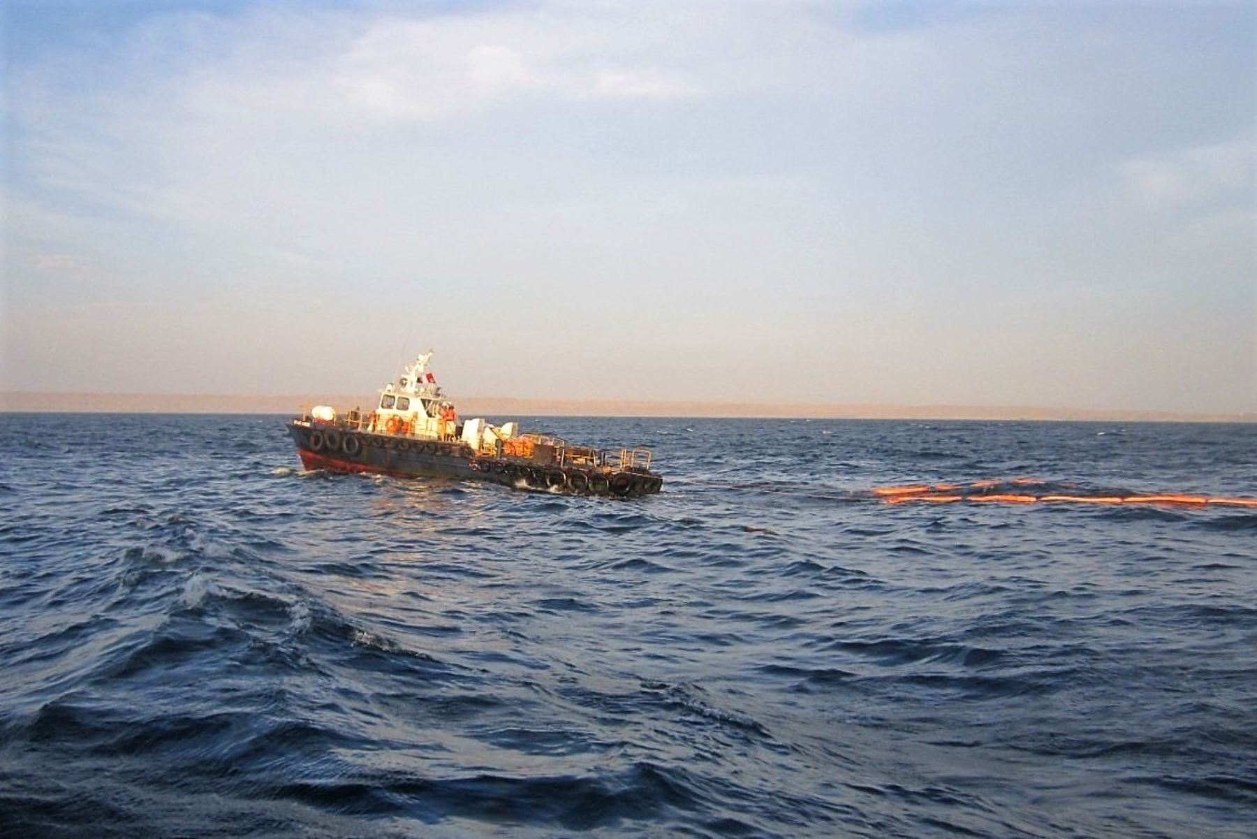 Talara: Savia Perú asegura que efectuó limpieza de petróleo detectado en superficie marina
