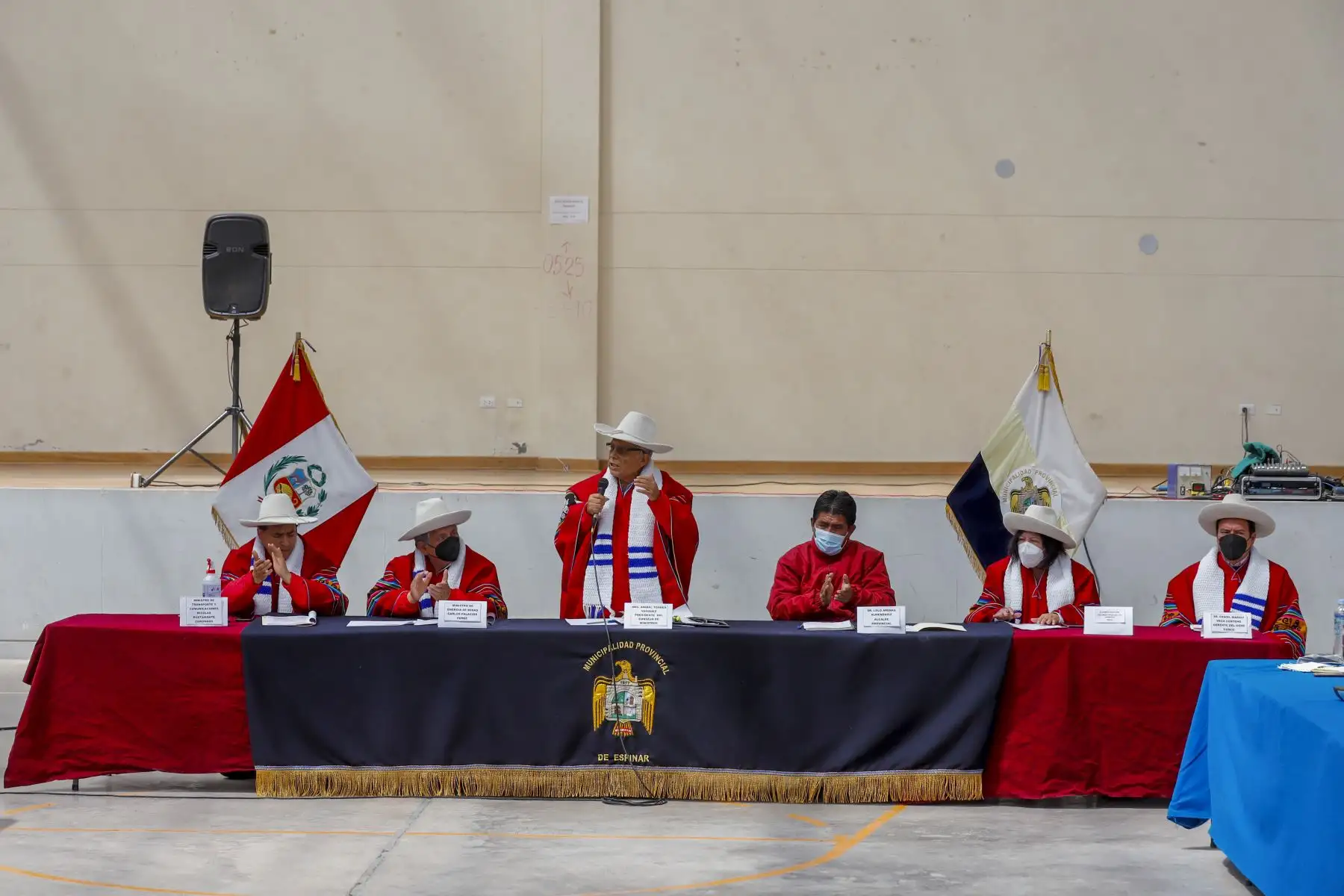 Presidente del Consejo de Ministros, Aníbal Torres, encabeza la reinstalación de la Mesa de Diálogo para el Desarrollo de Espinar con la participación de los ministros del MTC y Minem, el alcalde provincial, autoridades distritales, un representante del gobierno regional del Cusco y de organizaciones sociales. Foto: PCM