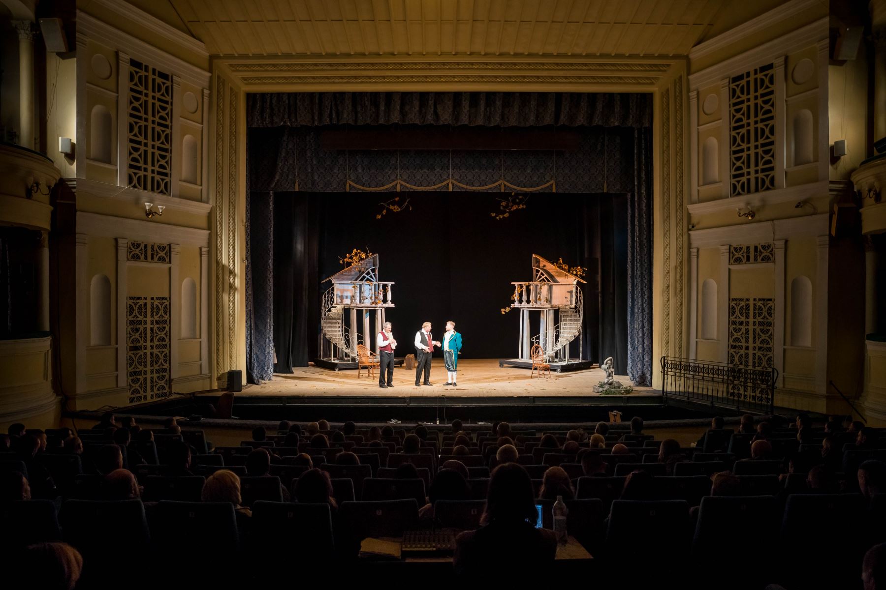 La cultura despierta en Ucrania con la apertura del teatro nacional
