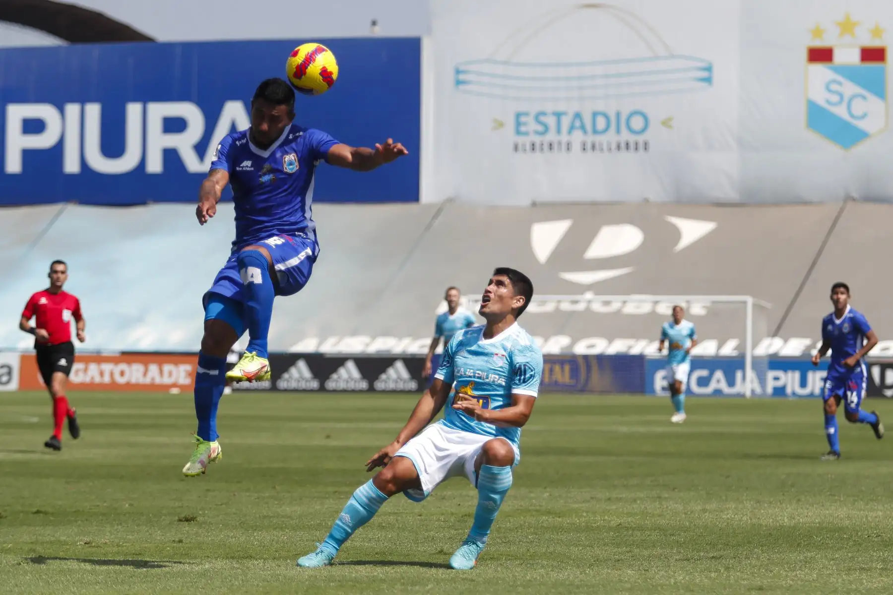 Sporting Cristal se enfrenta a Binacional en un partido de la jornada 12 de la Liga 1 en el estadio Alberto Gallardo en el Cercado de Lima. Foto: ANDINA/Renato Pajuelo