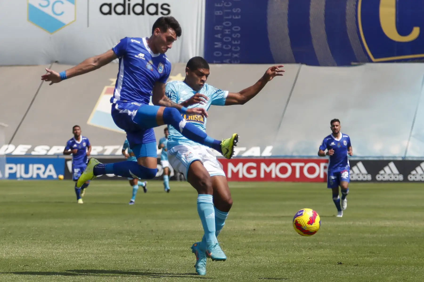 Sporting Cristal se enfrenta a Binacional en un partido de la jornada 12 de la Liga 1 en el estadio Alberto Gallardo en el Cercado de Lima. Foto: ANDINA/Renato Pajuelo