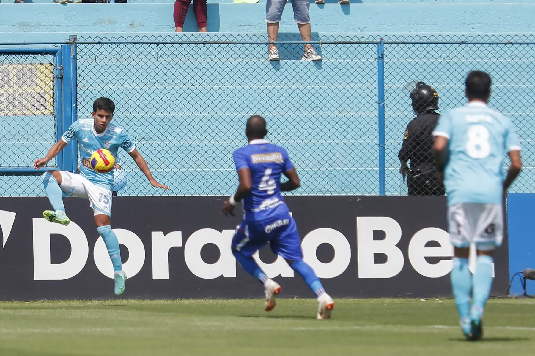 Sporting Cristal se enfrenta a Binacional en un partido de la jornada 12 de la Liga 1 en el estadio Alberto Gallardo en el Cercado de Lima. Foto: ANDINA/Renato Pajuelo