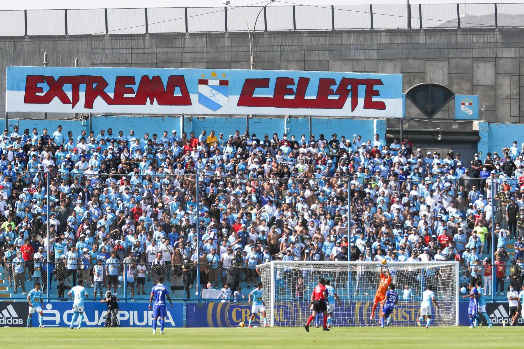 Sporting Cristal se enfrenta a Binacional en un partido de la jornada 12 de la Liga 1 en el estadio Alberto Gallardo en el Cercado de Lima. Foto: ANDINA/Renato Pajuelo
