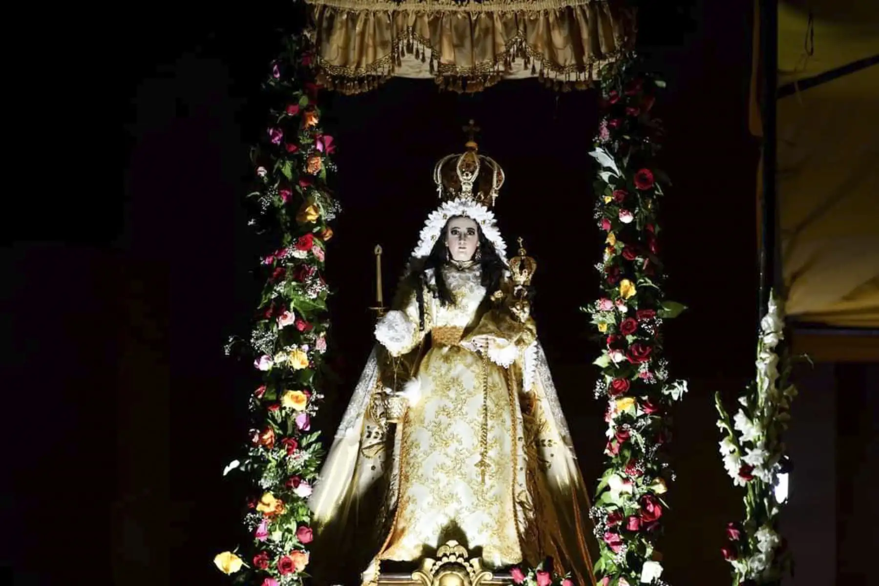 Hasta antes de la pandemia la afluencia de fieles al Santuario de la patrona de Arequipa superaba las 200,000 personas. Este año se observó una afluencia menor porque los ciudadanos siguen cuidándose del contagio del covid-19. Foto: Cortesía Diego Ramos