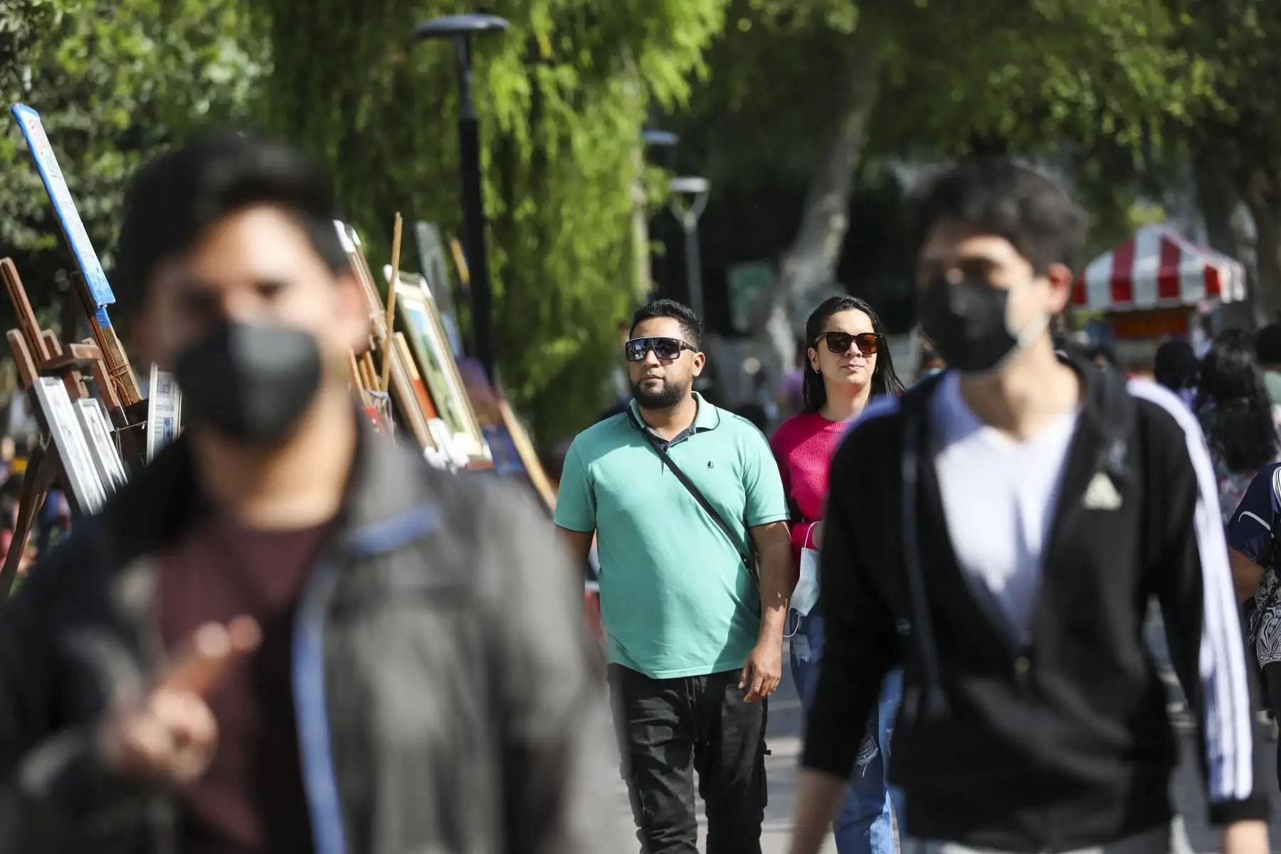 Personas dejan de usar la mascarilla de manera opcional desde este 1 de mayo en Lima Metropolitana, Lima provincias, Callao, Ica y Áncash solo estos departamentos cumplen con los requisitos de vacunación. Foto: ANDINA/Carla Patiño