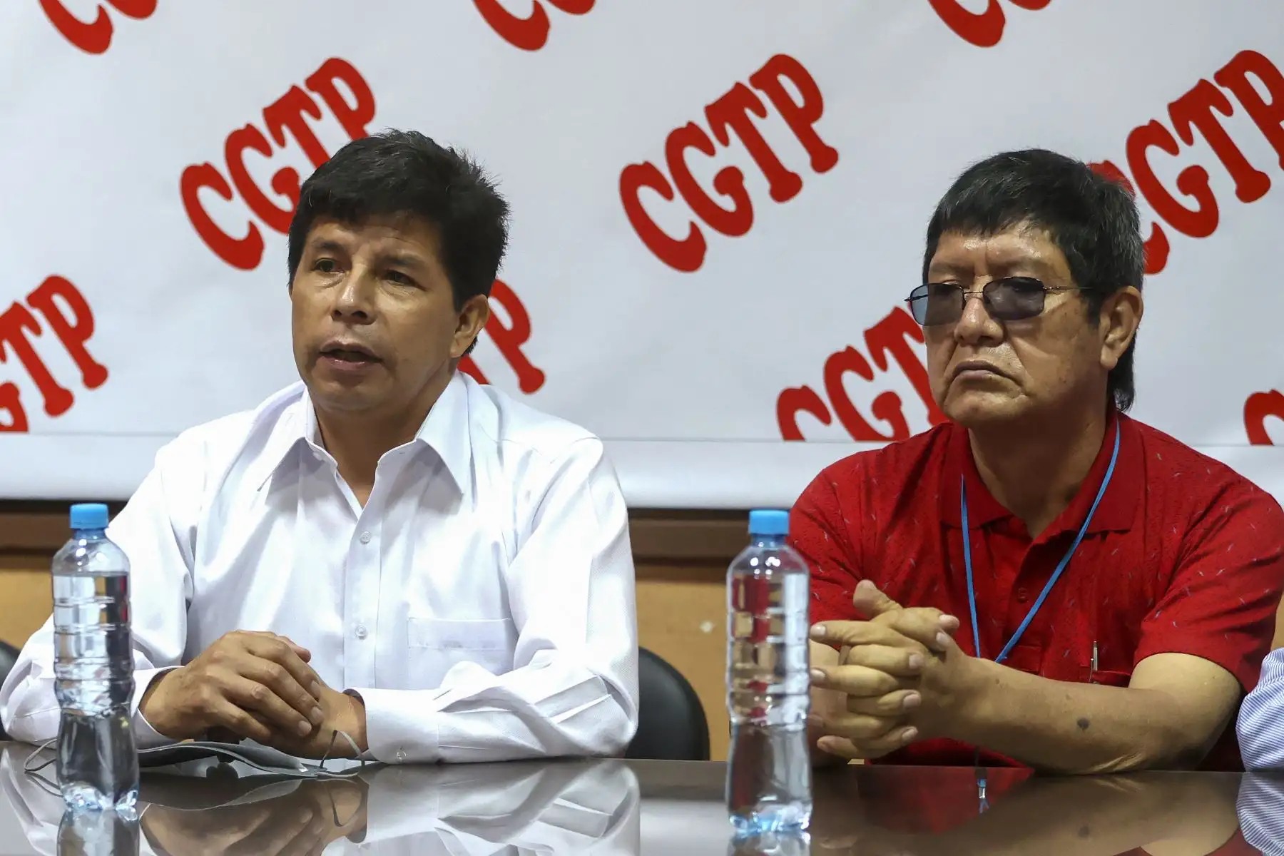 El presidente de la República, Pedro Castillo sostuvo encuentro con dirigentes y representantes de la Confederación General de Trabajadores del Perú (CGTP), en el Día Internacional del Trabajo en la Plaza Dos de Mayo. Foto: Presidencia Perú