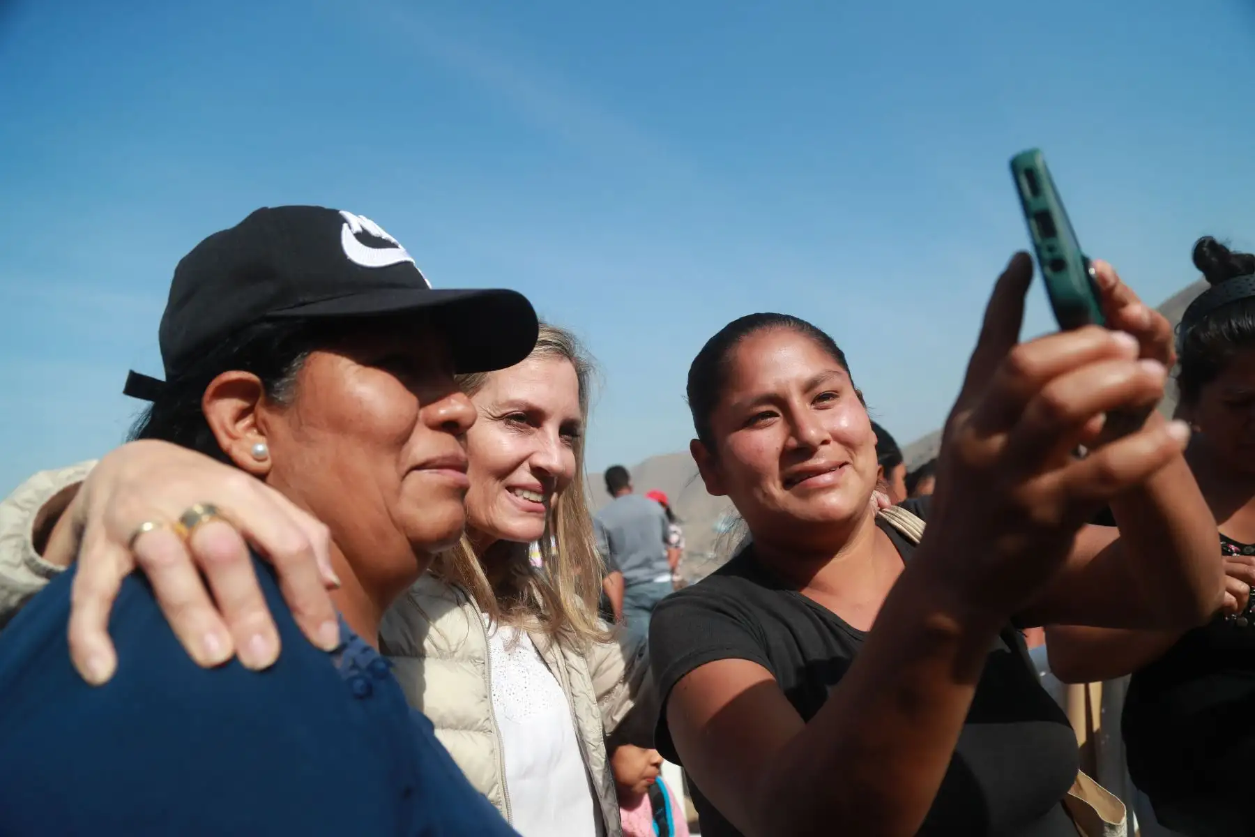 La presidenta del Congreso, Maricarmen Alva, realizó visita de trabajo a la Asociación de Ollas Comunes en Puente Piedra.
Foto: ANDINA/Congreso