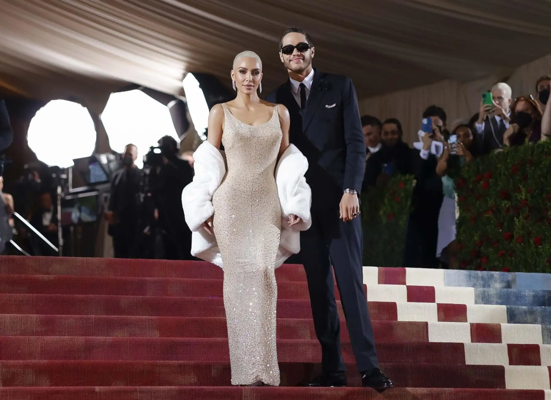 Kim Kardashian y Pete Davidson llegan a la alfombra roja para la Met Gala 2022, el evento benéfico anual del Instituto de Vestuario del Museo Metropolitano de Arte, en Nueva York.
Foto: EFE