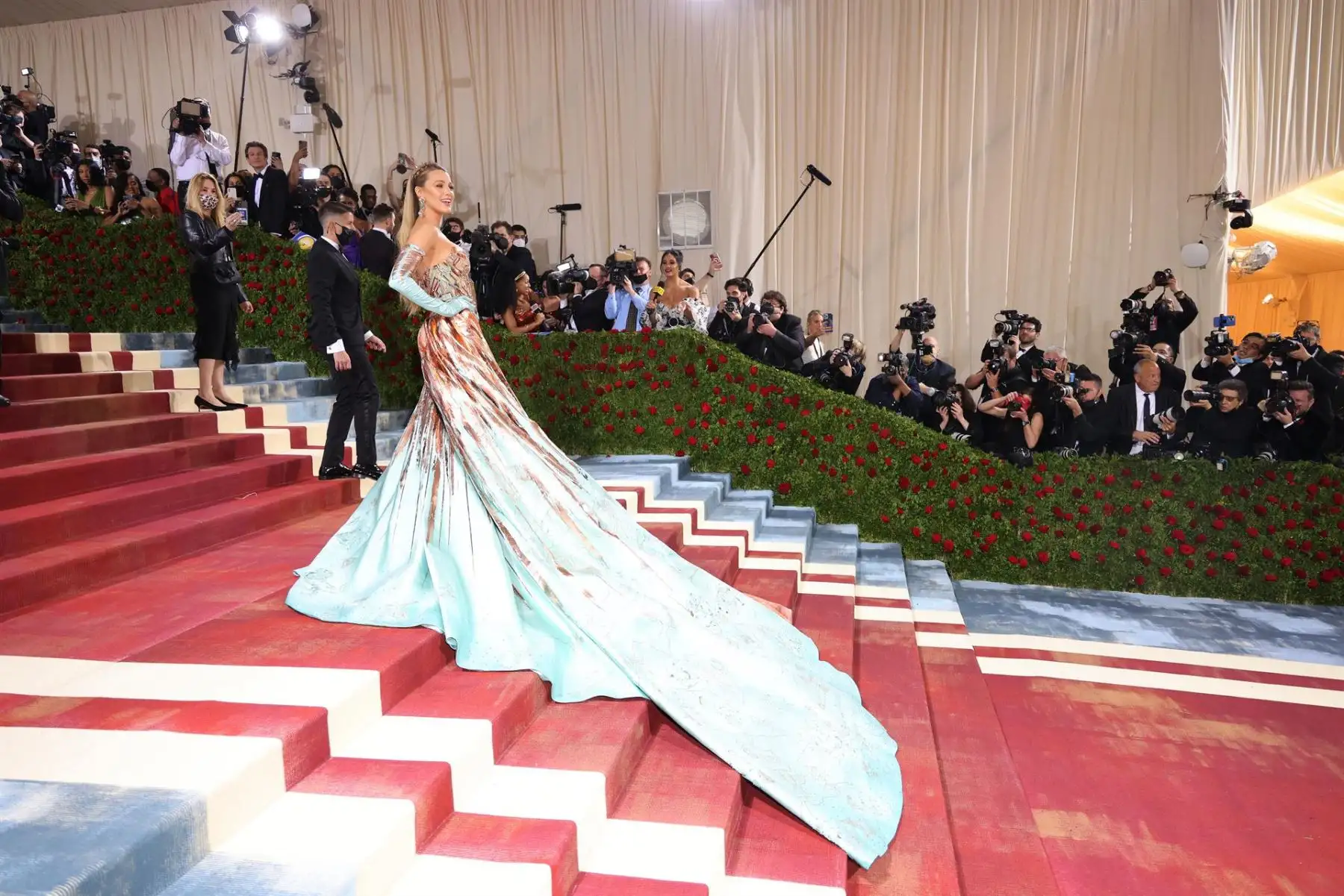 Blake Lively en la alfombra roja de la Met Gala 2022, el evento benéfico anual del Instituto de Vestuario del Museo Metropolitano de Arte, en Nueva York, Nueva York.
Foto: ANDINA/EFE