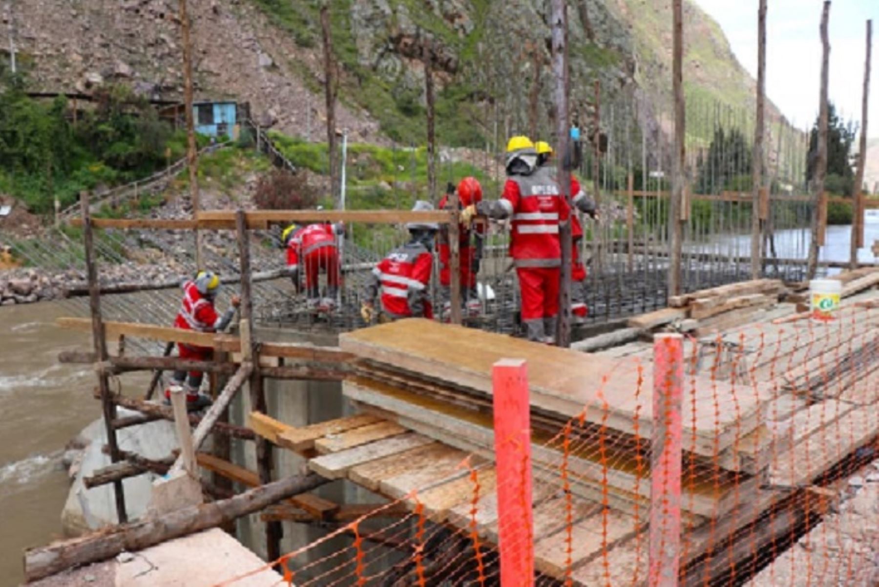 Cusco: agilizan construcción de puente Pachar que articulará tres provincias
