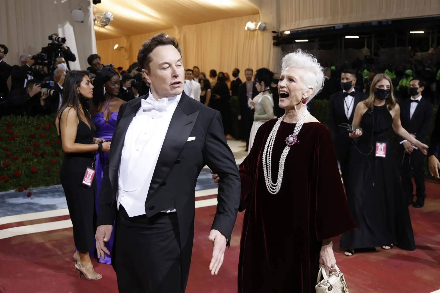 Elon Musk y Maye Musk en la alfombra roja de la Met Gala 2022, el evento benéfico anual del Instituto de Vestuario del Museo Metropolitano de Arte, en Nueva York.
Foto: EFE