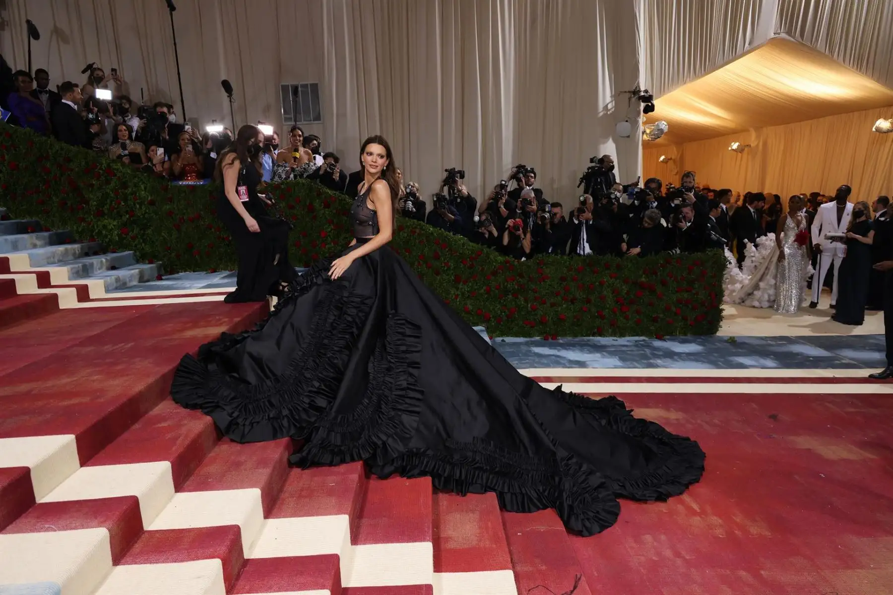 Kendall Jenner en la alfombra roja de la Met Gala 2022, el evento benéfico anual del Instituto de Vestuario del Museo Metropolitano de Arte, en Nueva York.
Foto: ANDINA/EFE