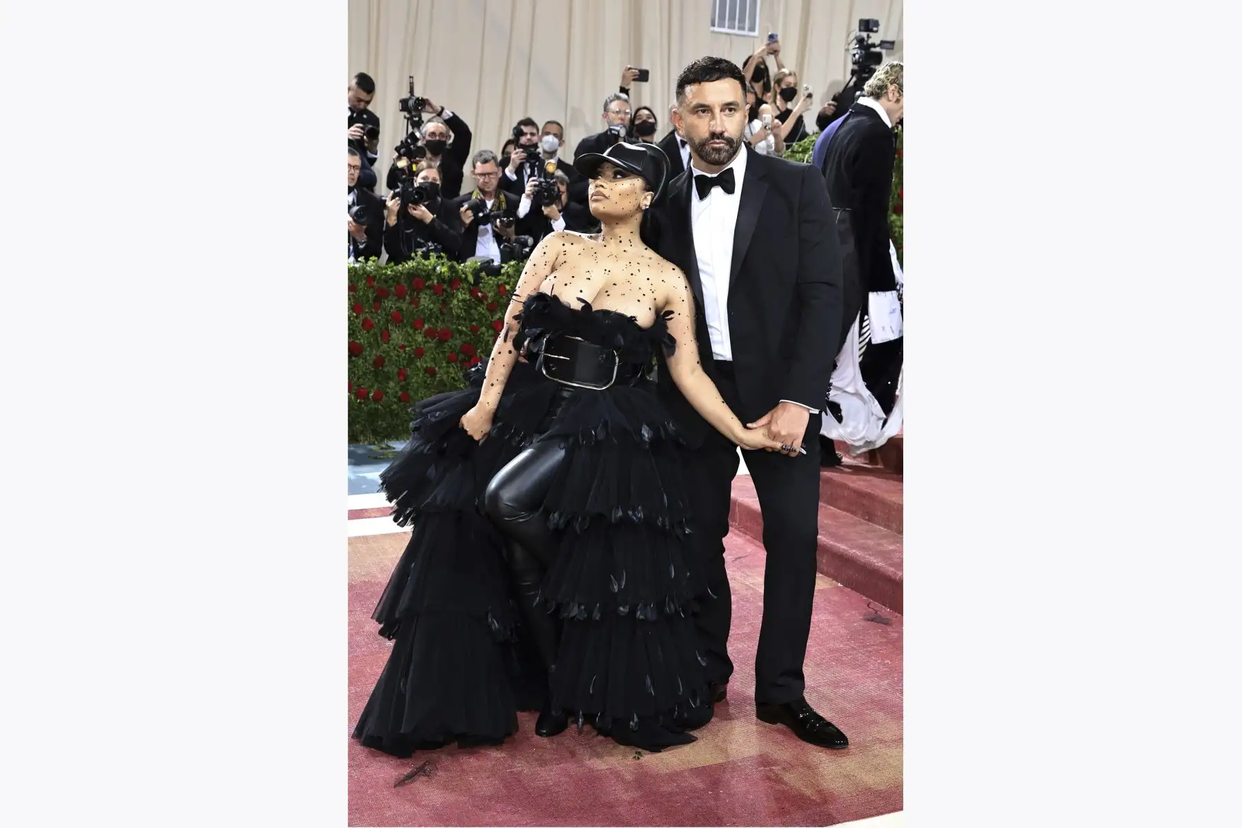 Nicki Minaj y Riccardo Tisci asisten a The 2022 Met Gala Celebrando "In America: An Anthology of Fashion" en el Museo Metropolitano de Arte el 2 de mayo de 2022 en la ciudad de Nueva York