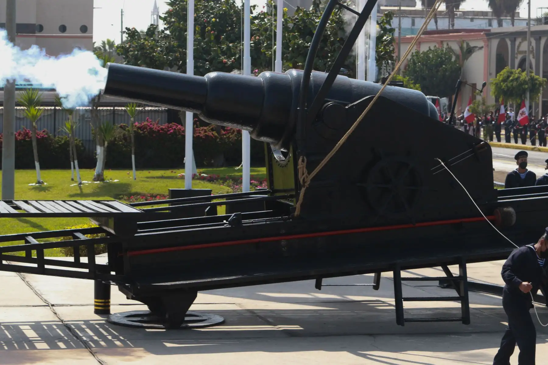 La Marina de Guerra del Perú conmemora el 156 aniversario del Combate Naval del 2 de Mayo en la Plaza Cañón del Pueblo en el Callao. Foto: ANDINA/ Héctor Vinces