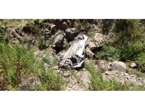 Dos personas mueren tras el despiste y vuelco de un vehículo en la carretera a la provincia de Chumbivilcas, región Cusco. ANDINA/Difusión